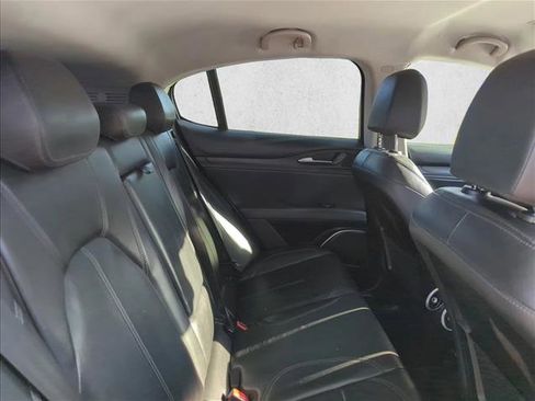 Used 2018 Alfa Romeo Stelvio AWD image 22