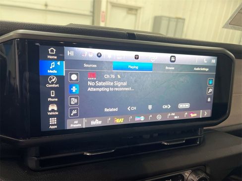 Used 2024 Jeep Gladiator Sport image 13