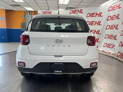 New 2026 Hyundai Venue SEL FWD image 4