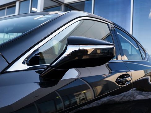 Used 2023 Lexus ES 300h Ultra Luxury image 8