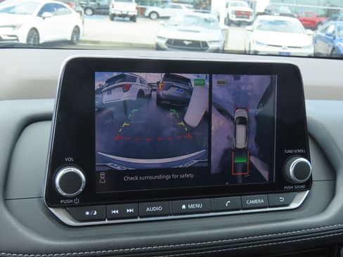 Used 2023 Nissan Rogue SL FWD image 32