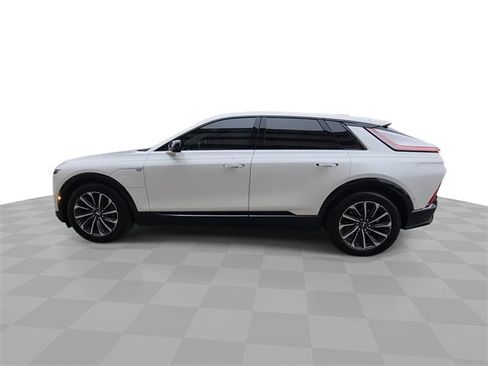 Used 2025 Cadillac Lyriq Sport image 5