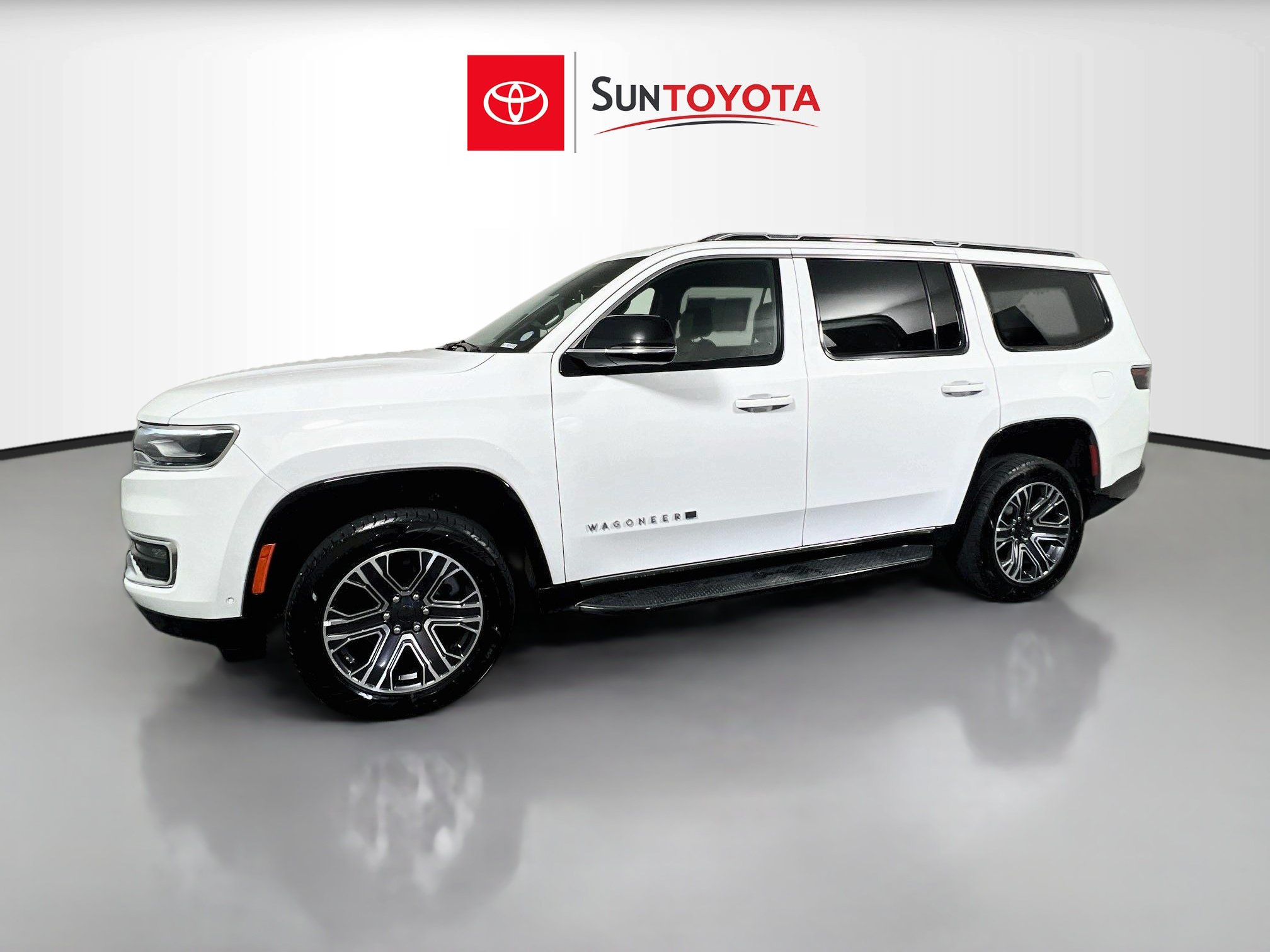 Used 2024 Jeep Wagoneer Series II w/ Flexible Seating Group RWD image 9