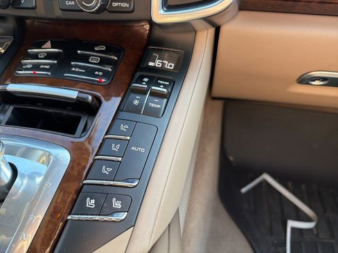 Used 2014 Porsche Cayenne Turbo S image 27