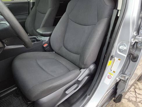 Used 2019 Toyota RAV4 LE w/ All Weather Liner Package FWD image 19