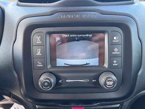 Used 2015 Jeep Renegade Latitude FWD image 31