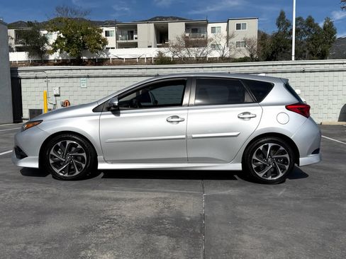 Used 2018 Toyota Corolla iM image 9