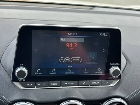 Used 2025 Nissan Sentra SV FWD image 25