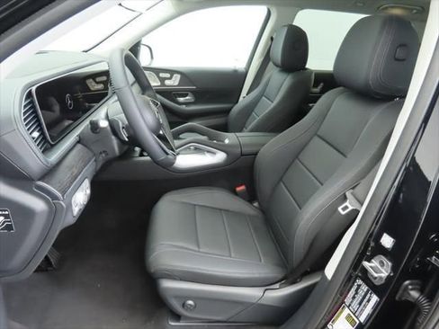 New 2026 Mercedes-Benz GLS 450 4MATIC image 19