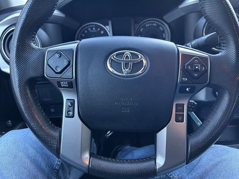 Used 2020 Toyota Tacoma DOUBLE CAB image 12