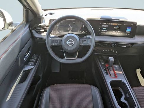 Used 2025 Nissan Kicks SR FWD image 15