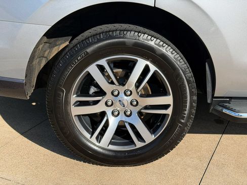 Used 2023 Ford Expedition XLT RWD image 8
