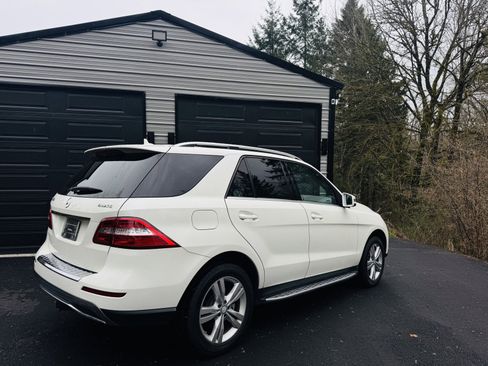 Used 2014 Mercedes-Benz ML 350 4MATIC w/ Premium 1 Package image 4