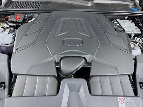 Certified 2025 Porsche Cayenne E-Hybrid AWD/4WD image 32