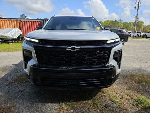 Used 2024 Chevrolet Traverse RS image 3