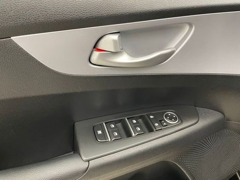 Used 2024 Kia Forte LXS w/ LXS Technology Package image 8