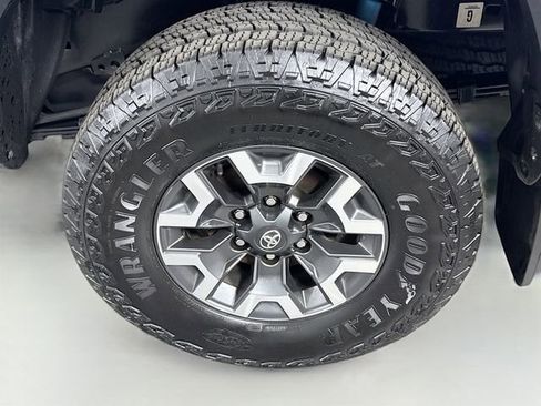 Certified 2021 Toyota Tacoma TRD Off-Road AWD/4WD image 28