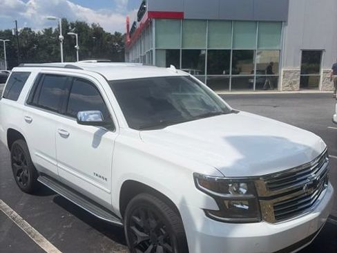 Used 2019 Chevrolet Tahoe Premier RWD image 2