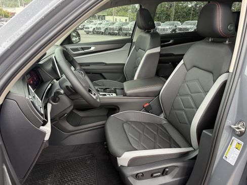 New 2026 Volkswagen Atlas Peak Edition image 17