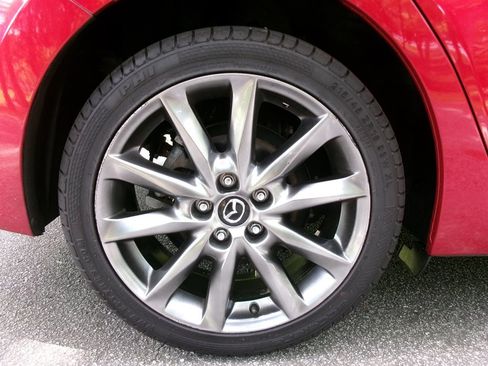 Used 2018 MAZDA MAZDA3 Grand Touring w/ Premium Equipment Package FWD image 43