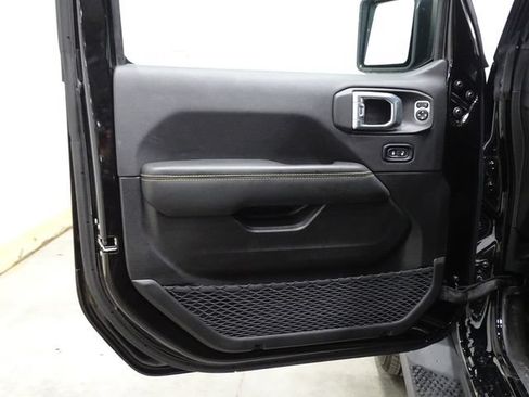 Used 2024 Jeep Wrangler Unlimited Sahara AWD/4WD image 16