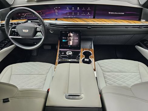 Used 2025 Cadillac Escalade Premium Luxury Platinum w/ LPO, Floor Liner Package RWD image 17