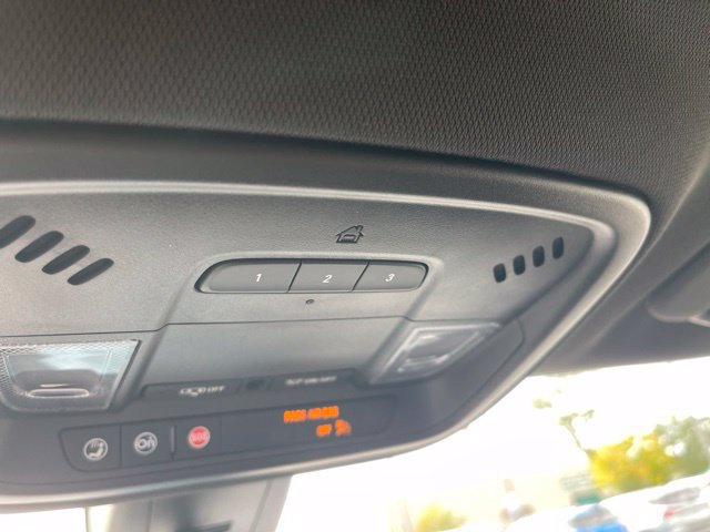 Used 2023 Chevrolet Traverse LT FWD image 28