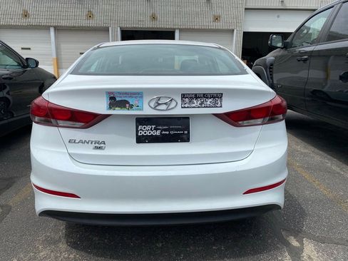 Used 2018 Hyundai Elantra SE FWD image 3