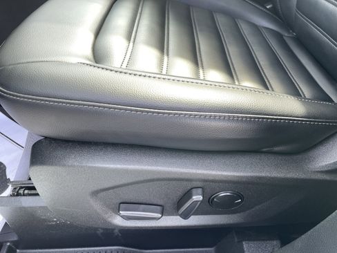 Used 2024 Ford Edge SEL w/ Convenience Package image 11