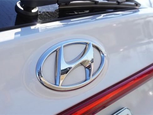 Used 2023 Hyundai Santa Fe SEL image 12