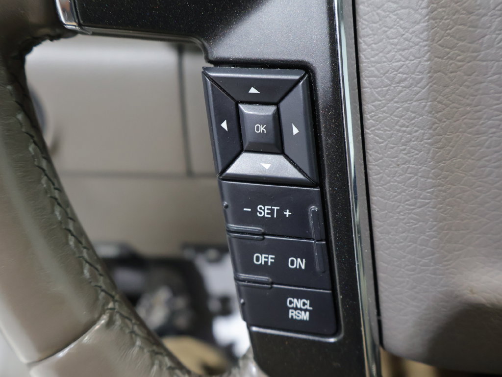 Used 2016 Lincoln Navigator L Select AWD/4WD image 34
