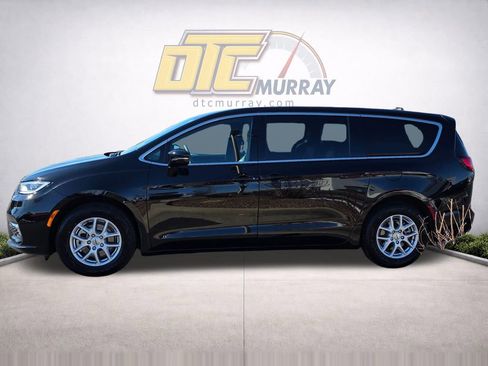 Used 2025 Chrysler Pacifica Select FWD image 8