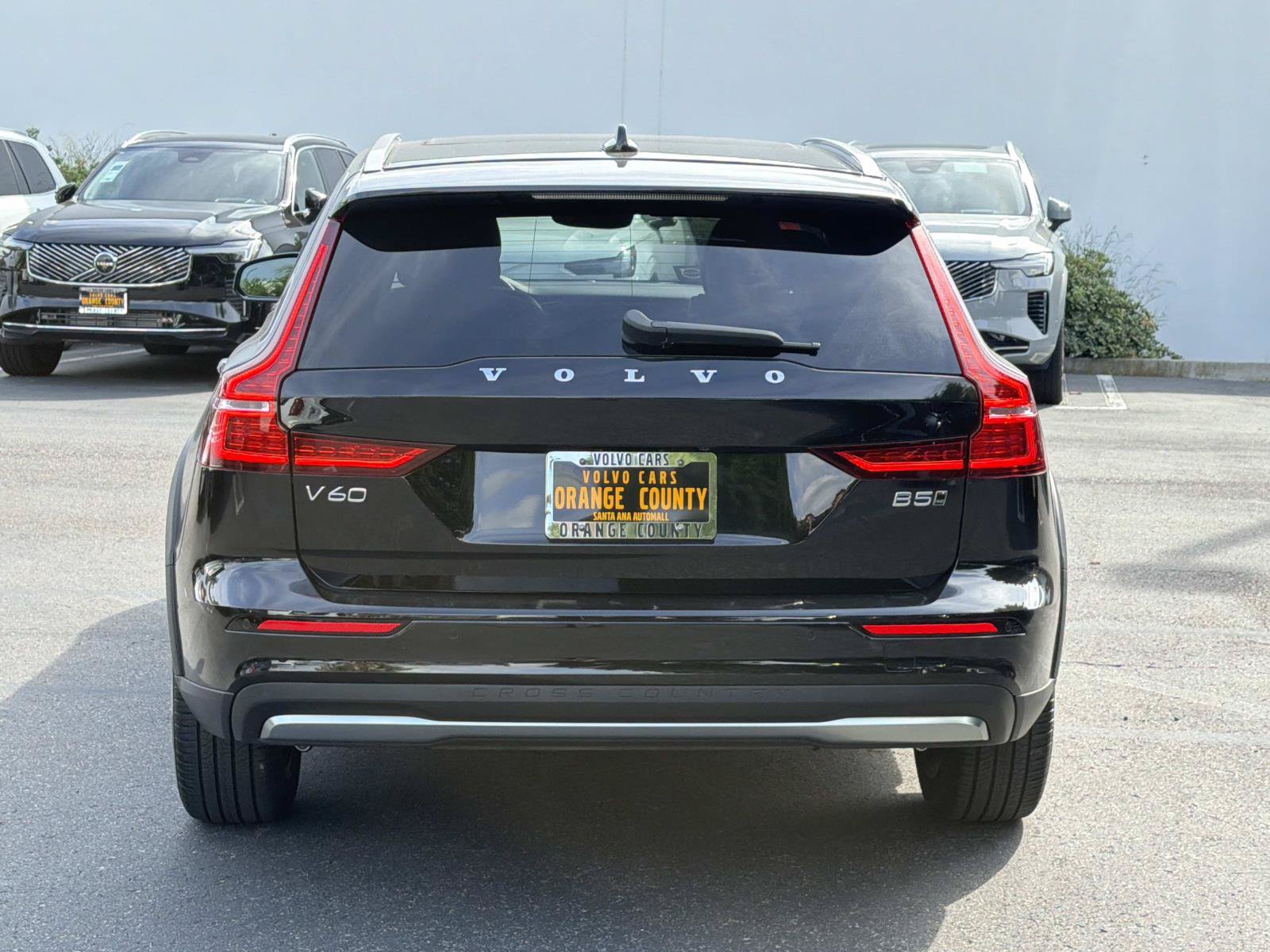 Certified 2025 Volvo V60 B5 Cross Country Plus AWD/4WD image 6