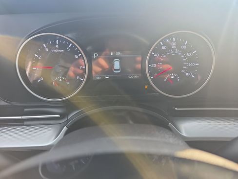 Used 2023 Kia Carnival LX FWD image 24