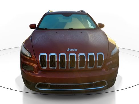 Used 2017 Jeep Cherokee Limited image 2
