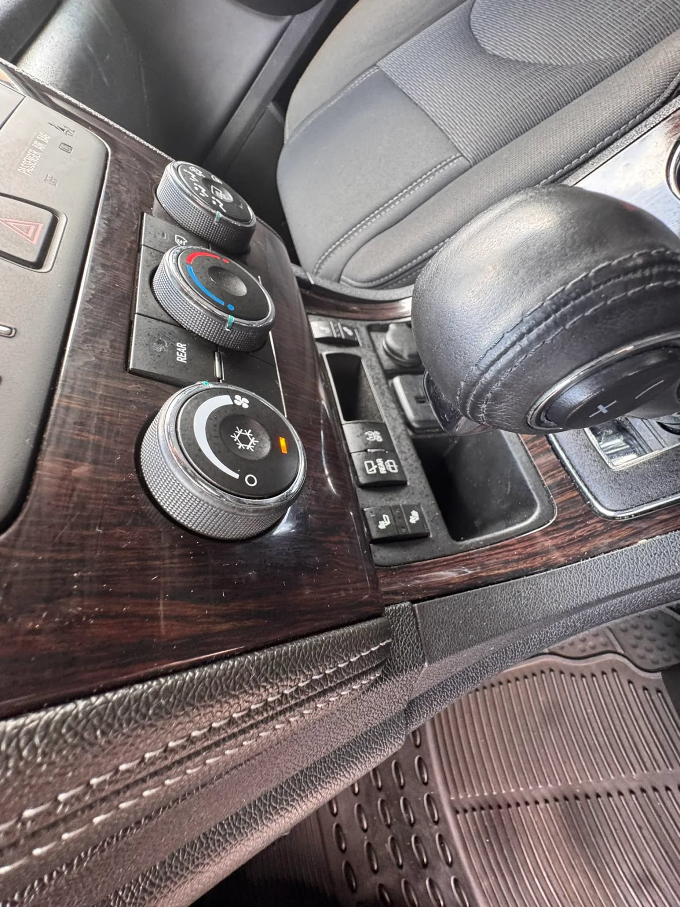 Used 2015 Chevrolet Traverse LT w/ Style and Technology Package FWD image 14