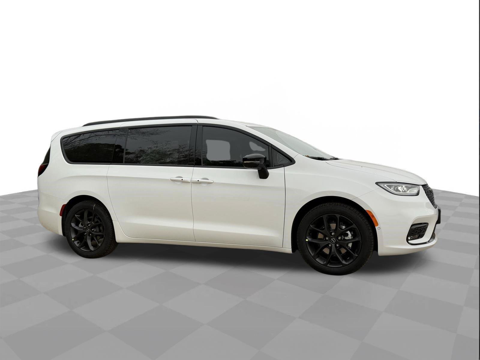 New 2026 Chrysler Pacifica Select w/ S Appearance Package FWD image 4