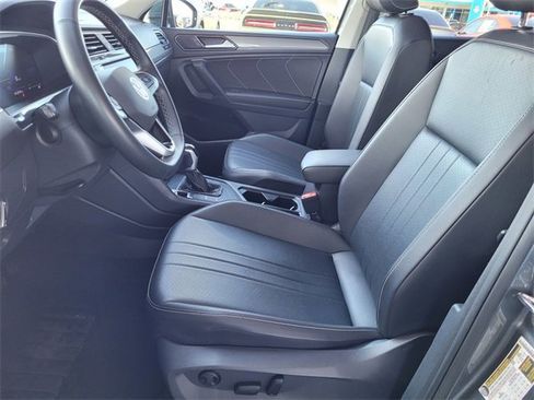 Used 2024 Volkswagen Tiguan SE image 14