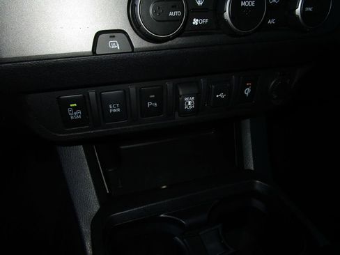 Used 2022 Toyota Tacoma TRD Off-Road image 36