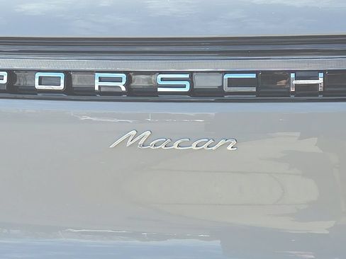 Certified 2026 Porsche Macan AWD/4WD image 28