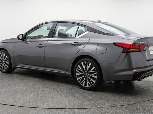Used 2025 Nissan Altima 2.5 SV FWD image 6