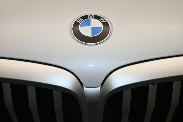 Used 2025 BMW X5 xDrive40i w/ M Sport Package AWD/4WD image 38
