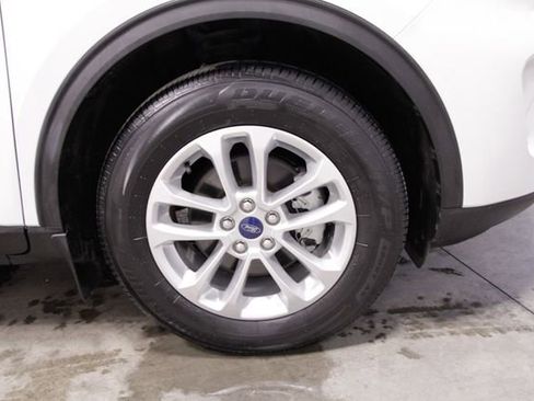 Used 2021 Ford Escape SE image 12
