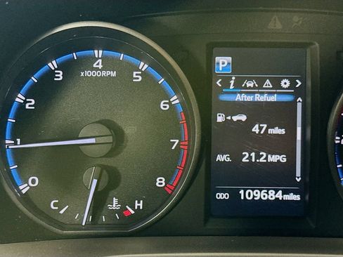 Used 2017 Toyota RAV4 LE FWD image 14