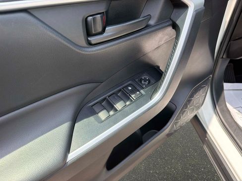Used 2022 Toyota RAV4 LE FWD image 19
