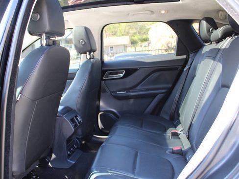 Used 2019 Jaguar F-PACE Premium AWD/4WD image 34