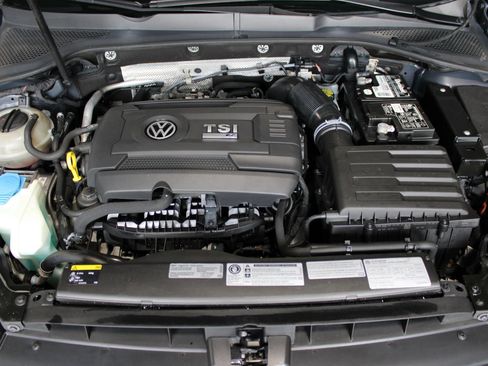 Used 2016 Volkswagen Golf R 4-Door w/ Driver Assistance Package AWD/4WD image 33