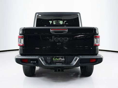 Used 2021 Jeep Gladiator Sport image 7