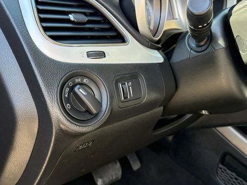 Used 2019 Dodge Journey SE FWD image 17