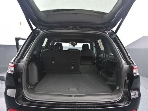 New 2026 Jeep Grand Cherokee Altitude AWD/4WD image 32